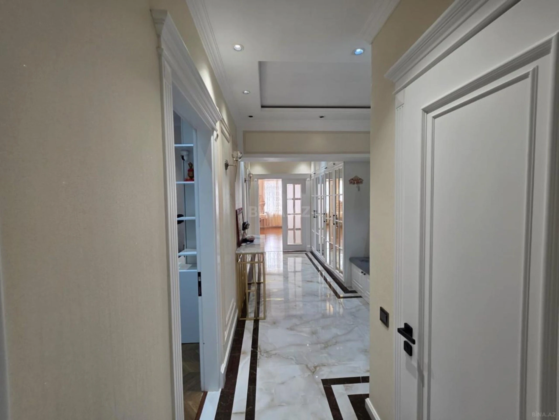 Satılır 3 otaqlı mənzil 127 m²