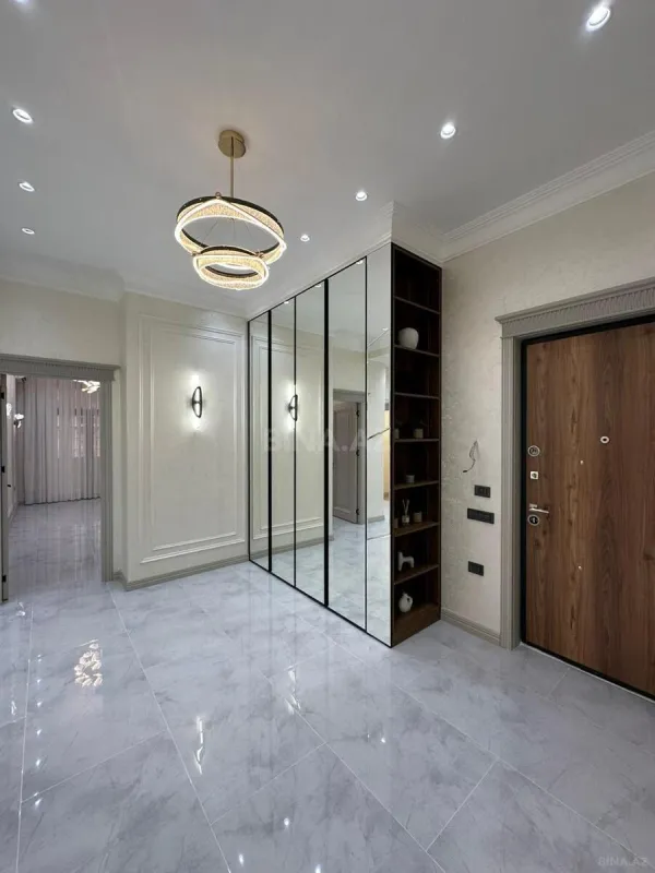 Satılır 3 otaqlı mənzil 122 m²