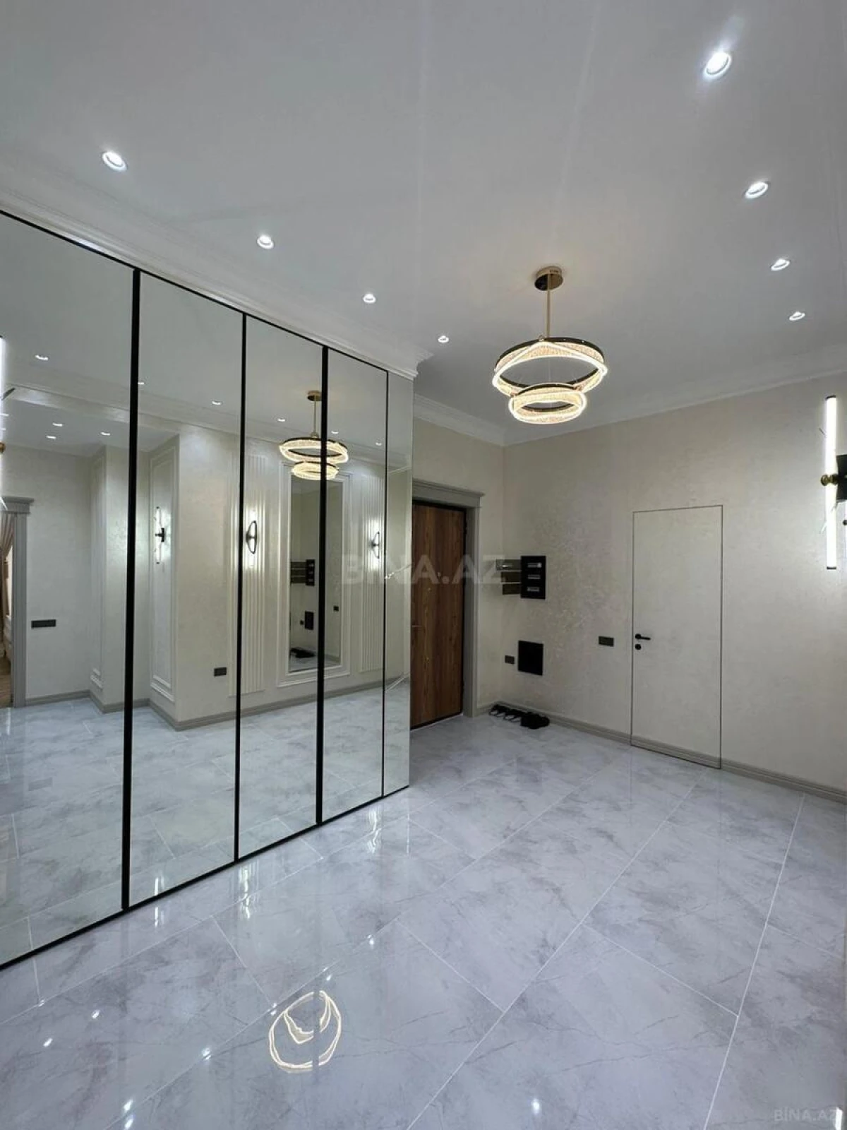 Satılır 3 otaqlı mənzil 122 m²