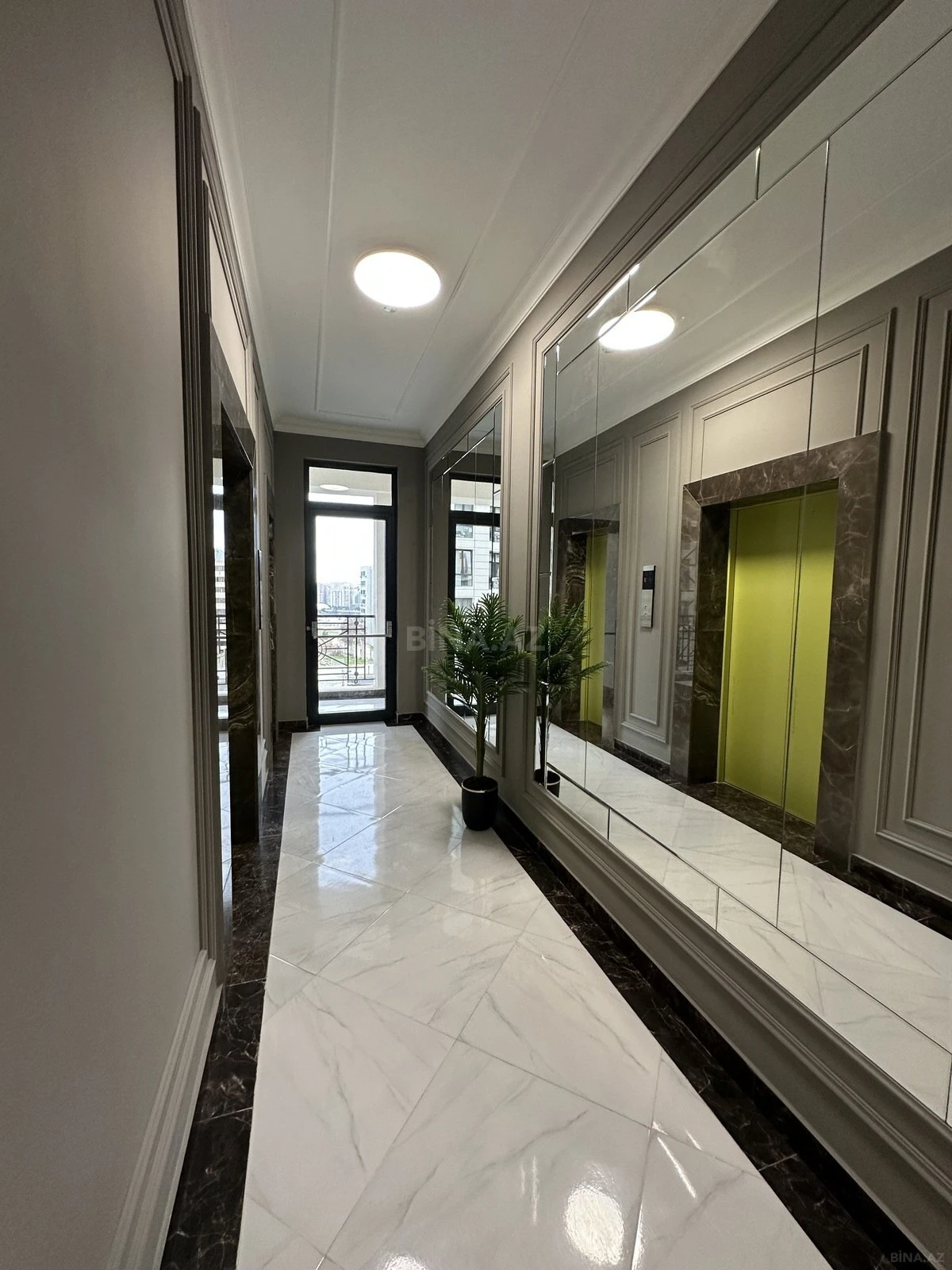 Satılır 2 otaqlı mənzil 96 m²