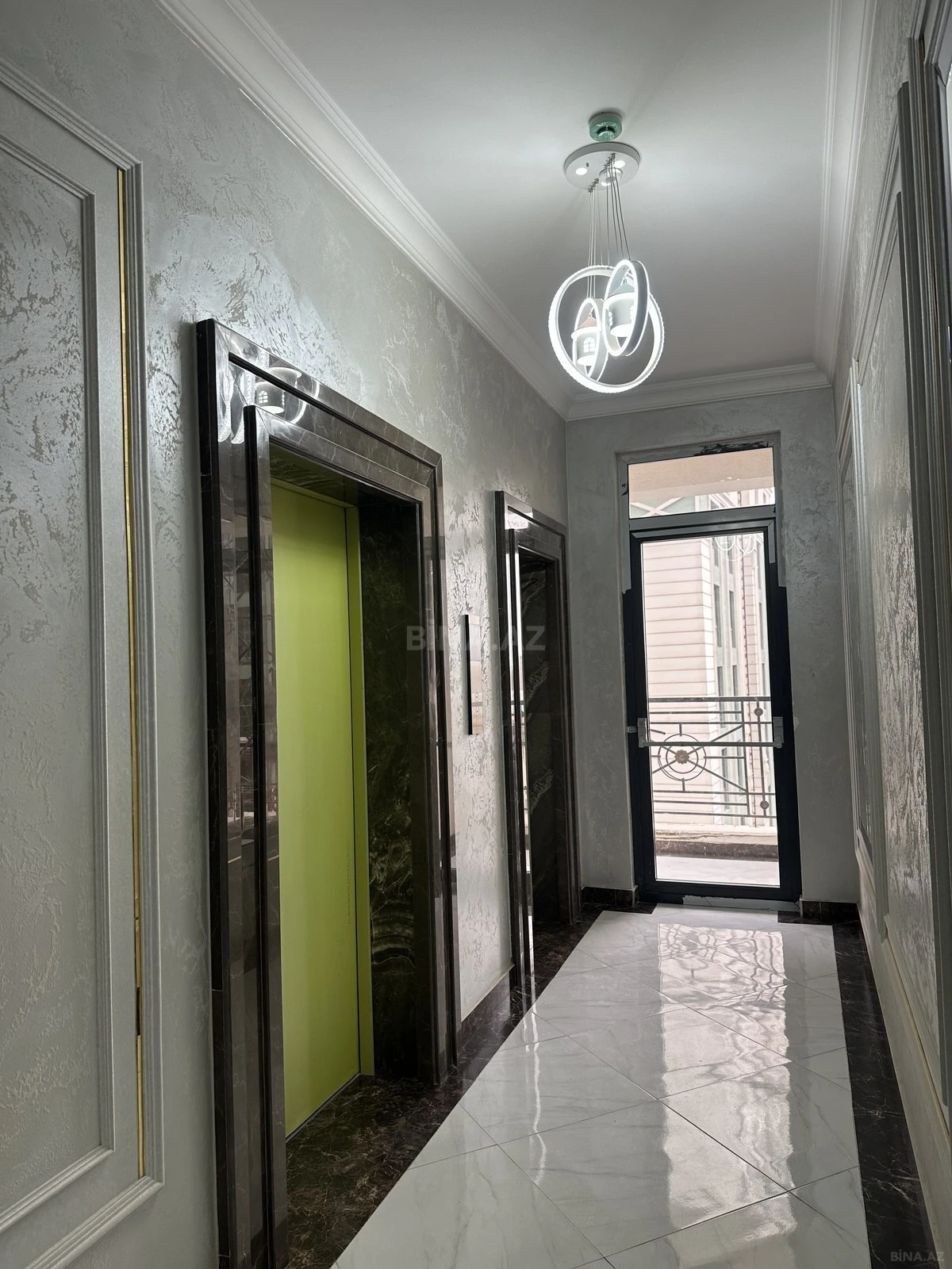 Satılır 2 otaqlı mənzil 96 m²