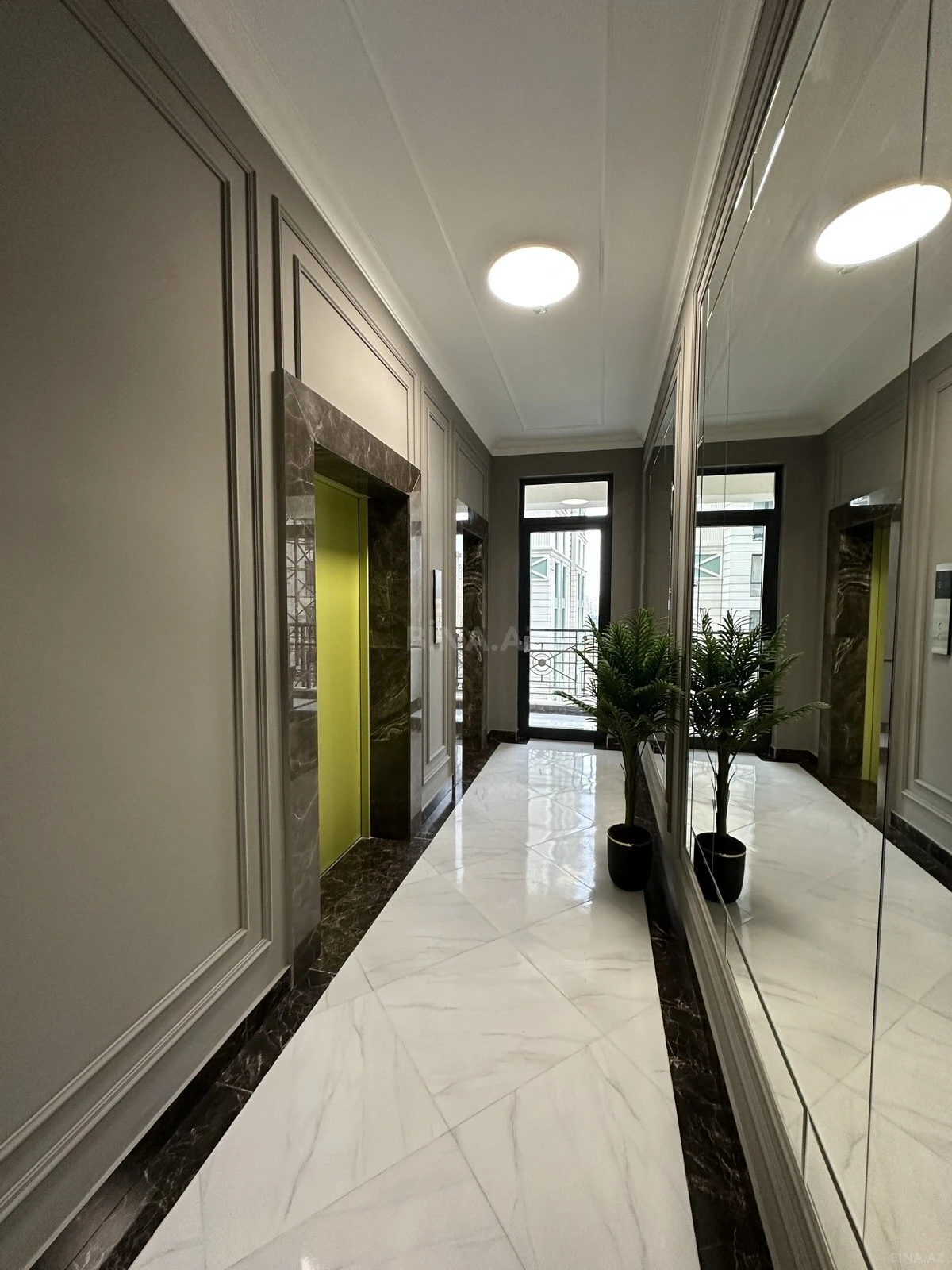 Satılır 2 otaqlı mənzil 96 m²