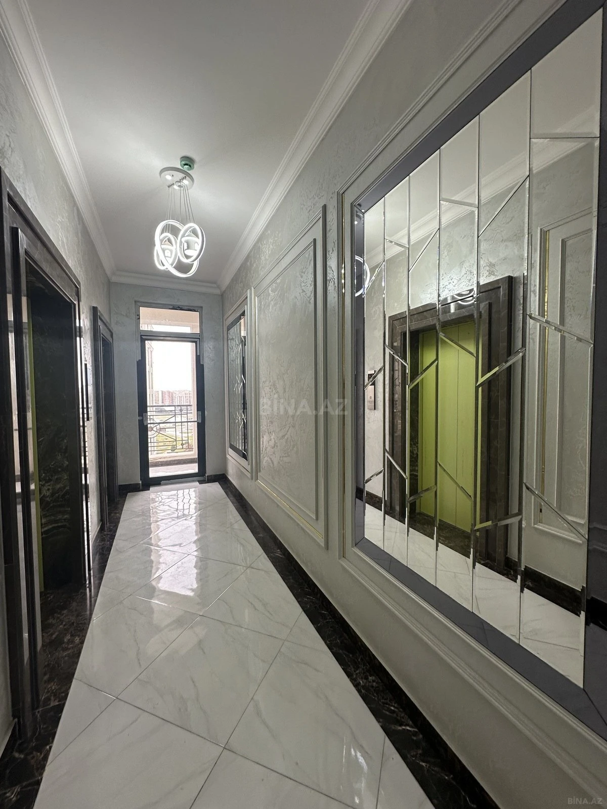 Satılır 2 otaqlı mənzil 96 m²