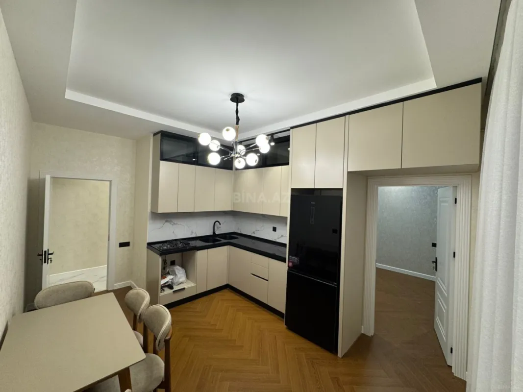 Satılır 4 otaqlı mənzil 136 m²