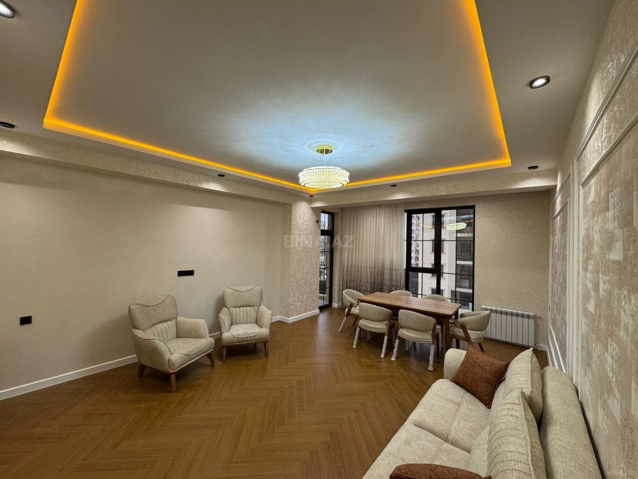 Satılır 4 otaqlı mənzil 136 m²