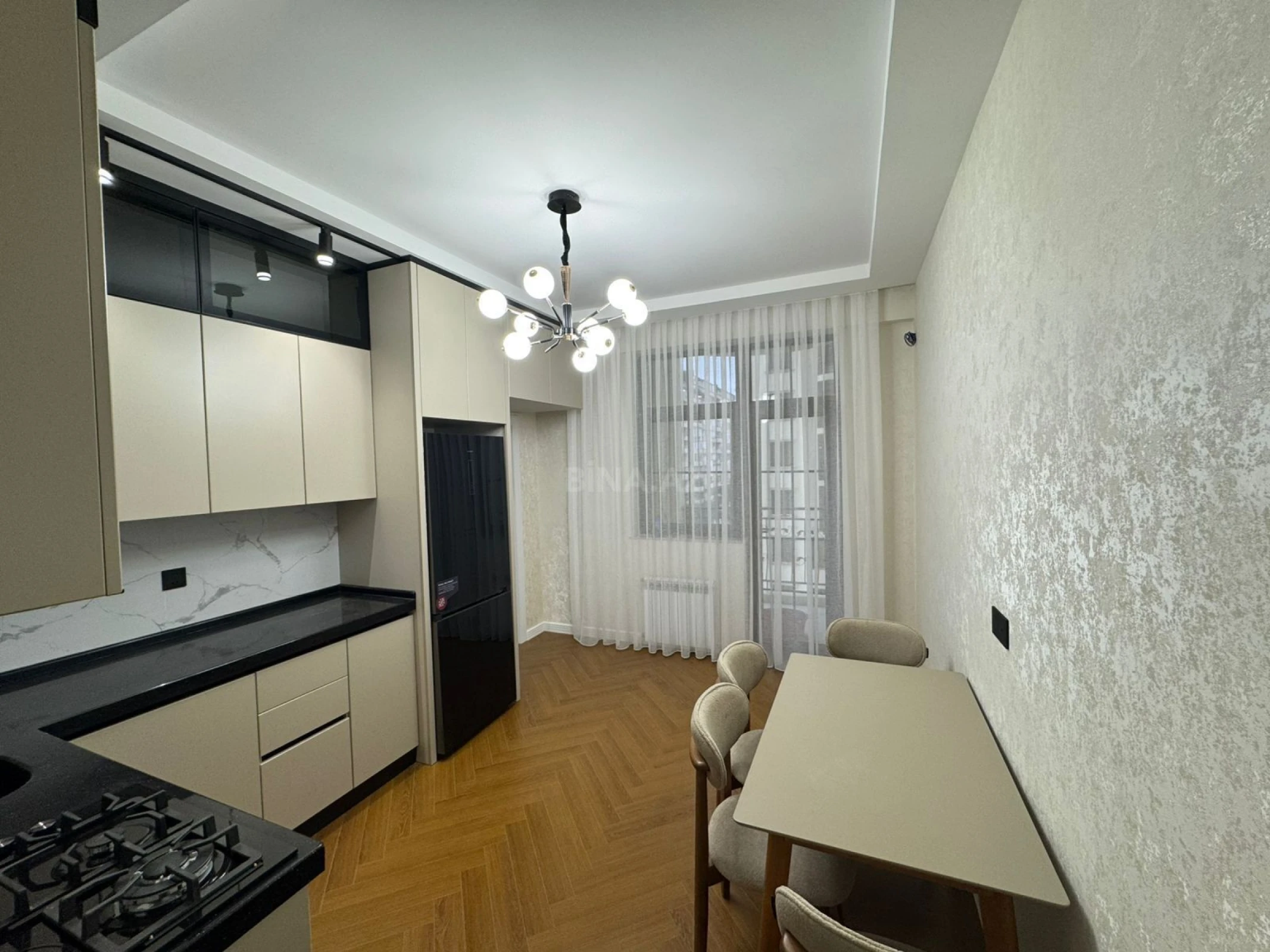 Satılır 4 otaqlı mənzil 136 m²