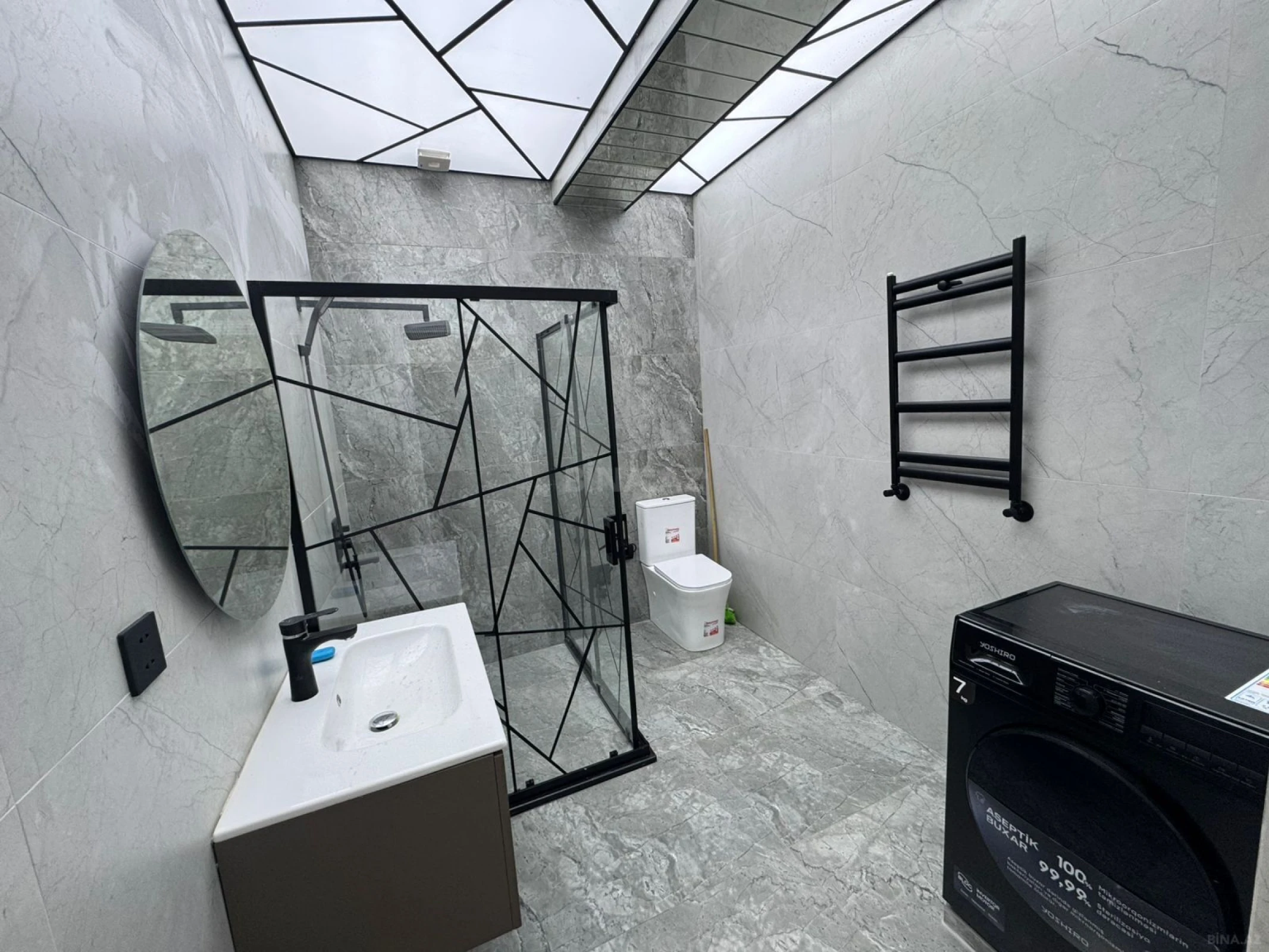 Satılır 4 otaqlı mənzil 136 m²