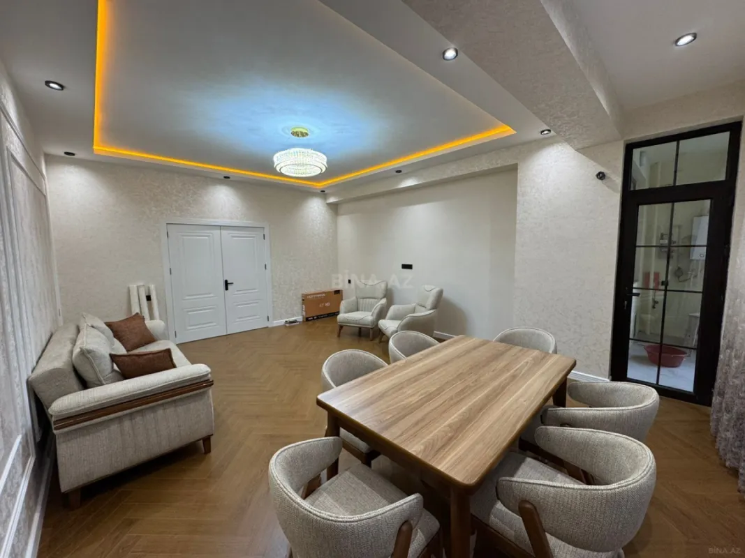 Satılır 4 otaqlı mənzil 136 m²