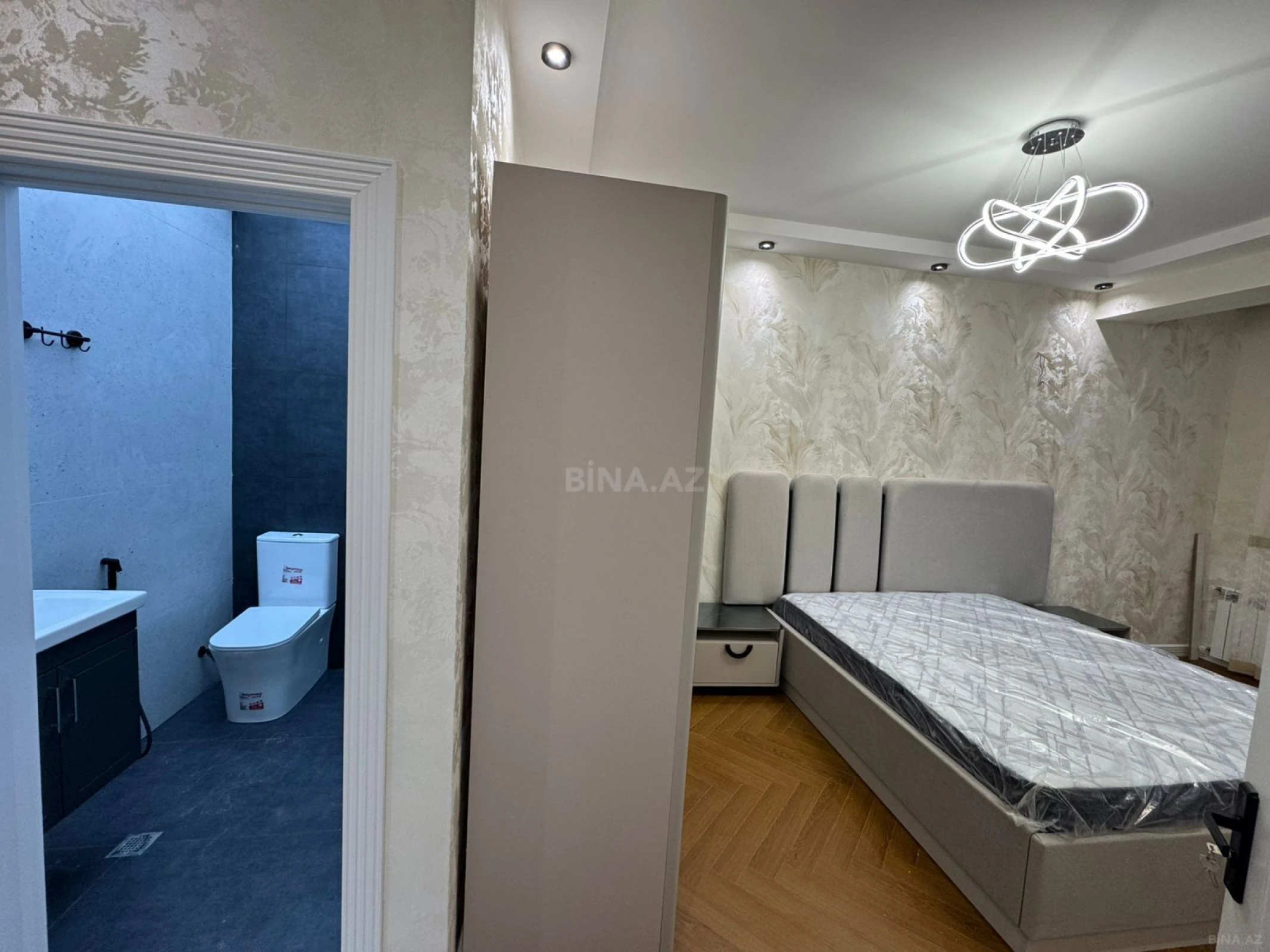 Satılır 4 otaqlı mənzil 136 m²