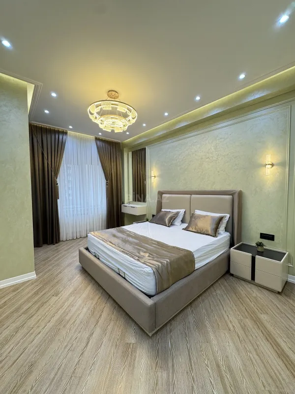 Satılır 3 otaqlı mənzil 128 m²