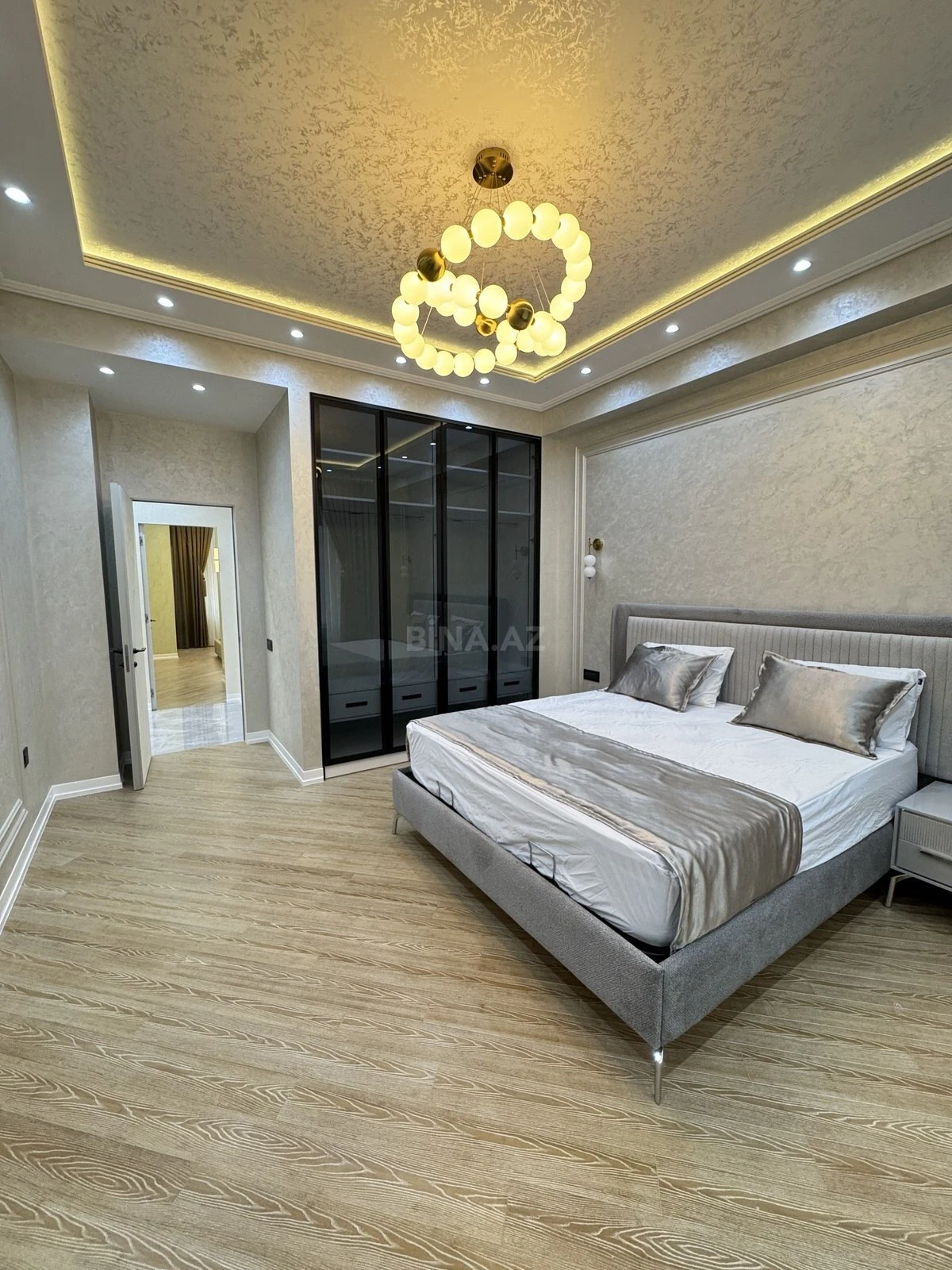 Satılır 3 otaqlı mənzil 128 m²