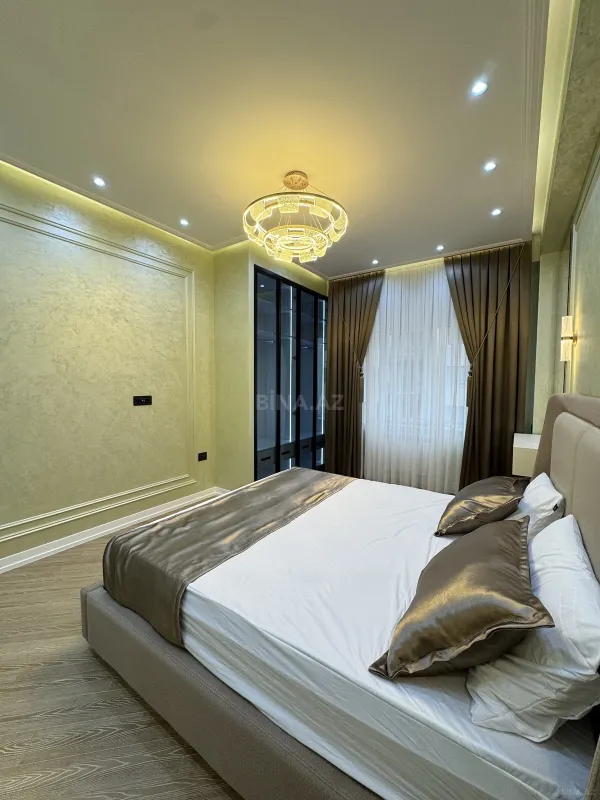 Satılır 3 otaqlı mənzil 128 m²