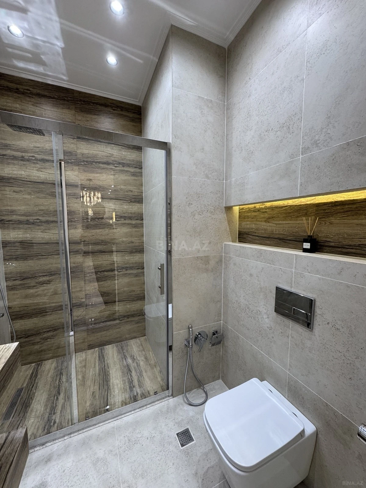 Satılır 3 otaqlı mənzil 128 m²