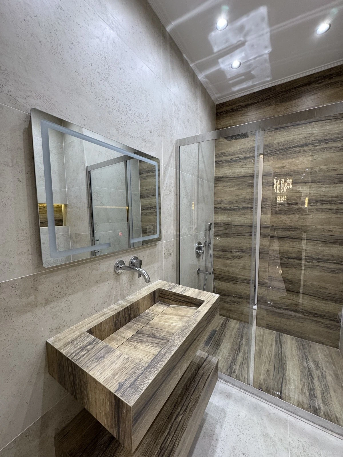 Satılır 3 otaqlı mənzil 128 m²