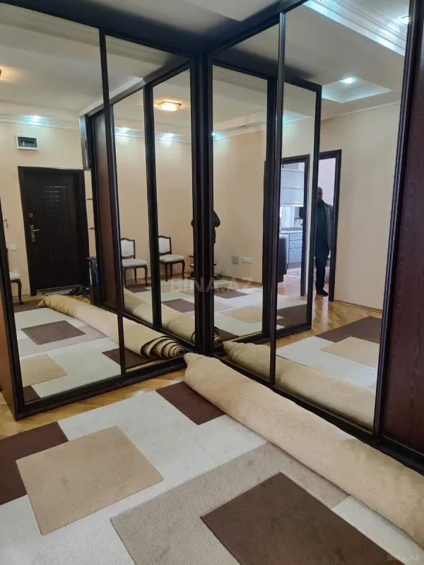 Satılır 3 otaqlı mənzil 125 m²