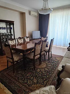 Satılır 3 otaqlı mənzil 125 m²