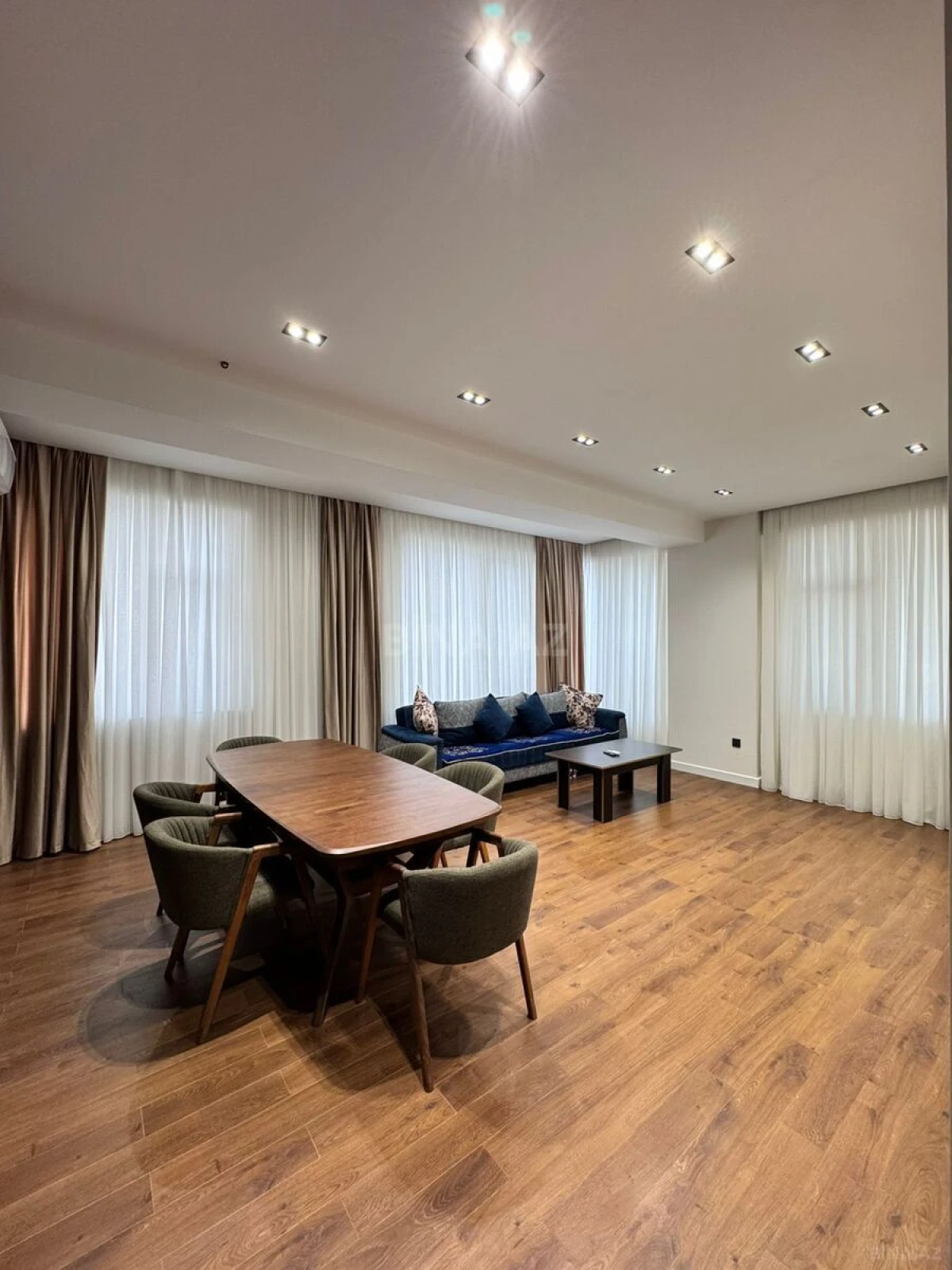 Satılır 4 otaqlı mənzil 170 m²
