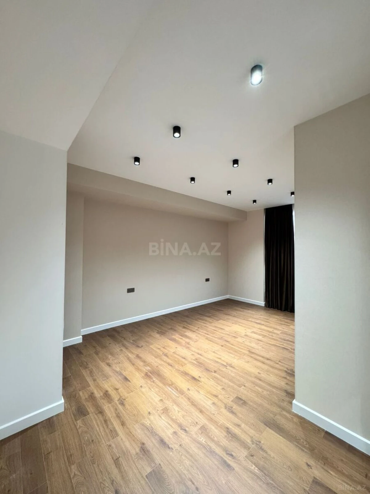 Satılır 4 otaqlı mənzil 170 m²