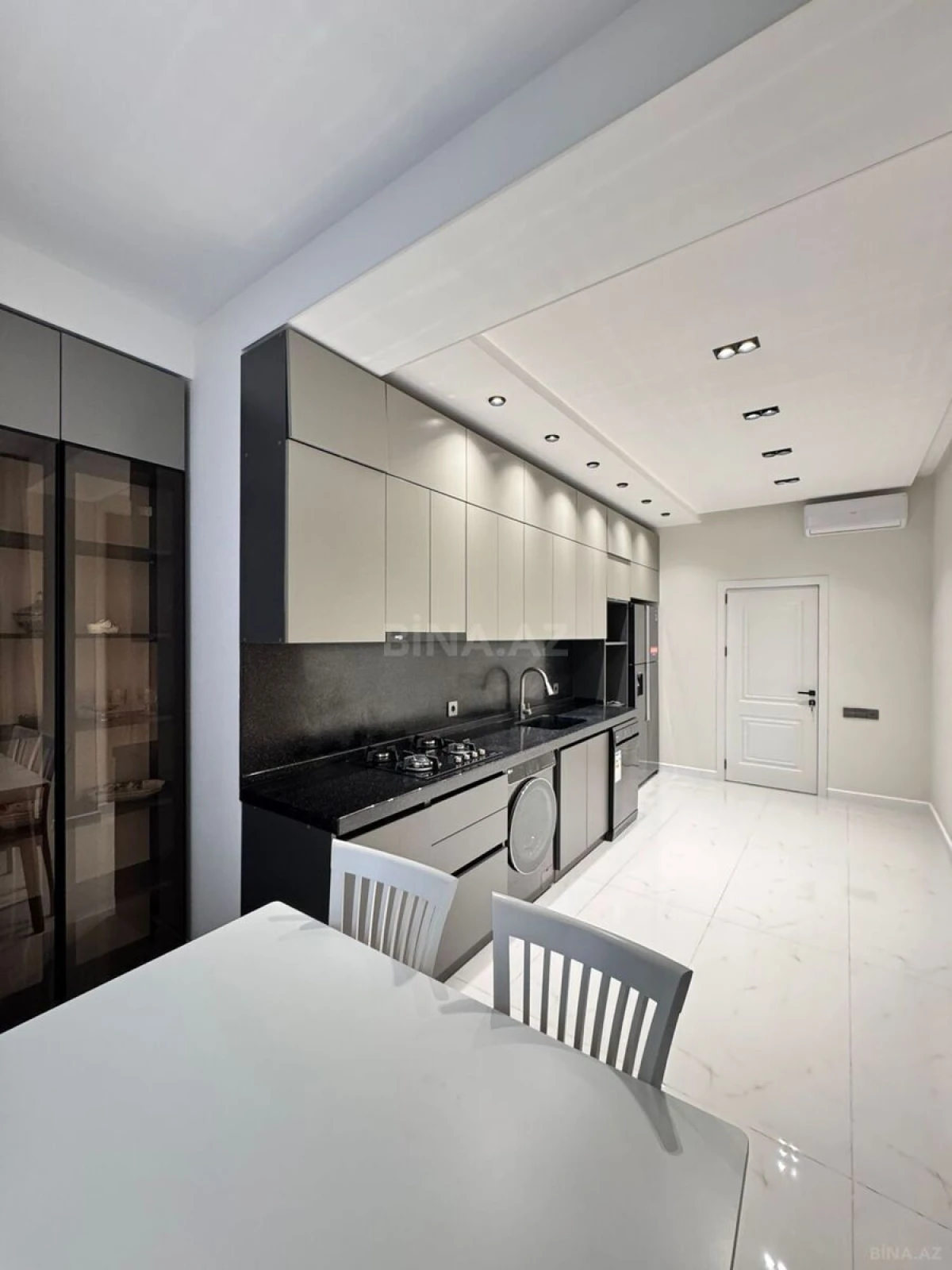 Satılır 4 otaqlı mənzil 170 m²