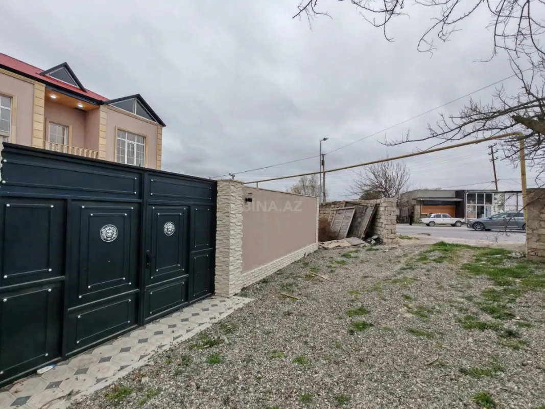 Satılır 5 otaqlı həyət evi 220 m²
