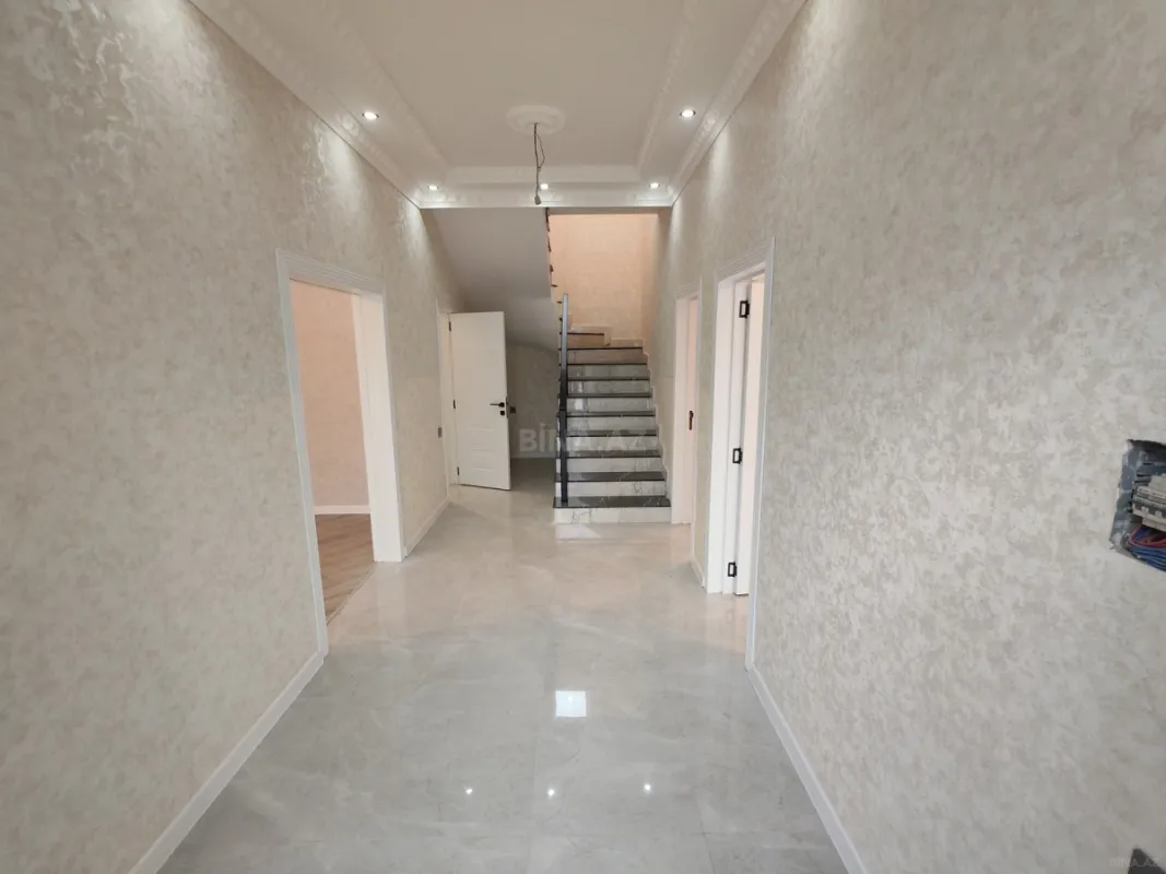 Satılır 5 otaqlı həyət evi 220 m²