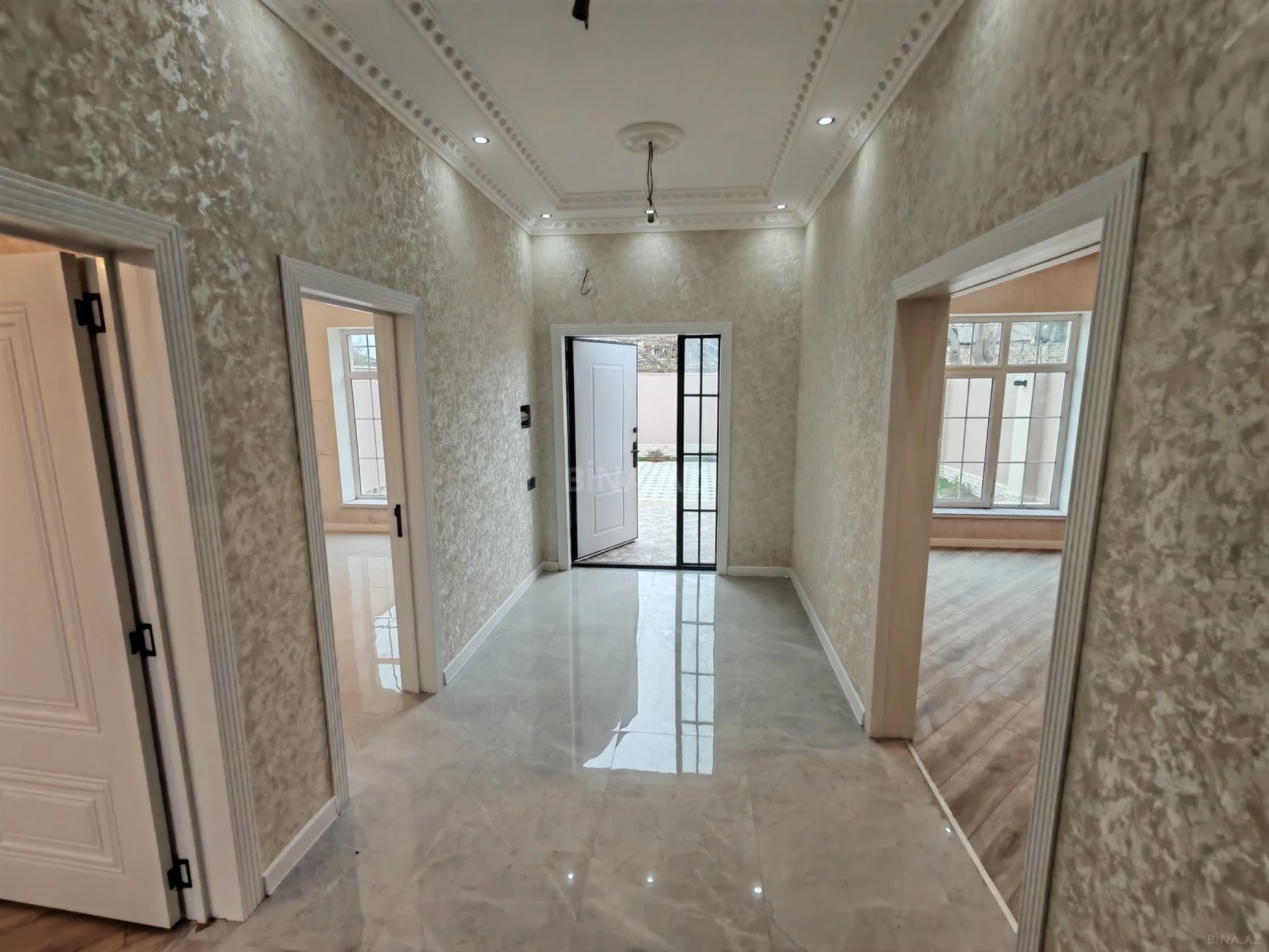 Satılır 5 otaqlı həyət evi 220 m²