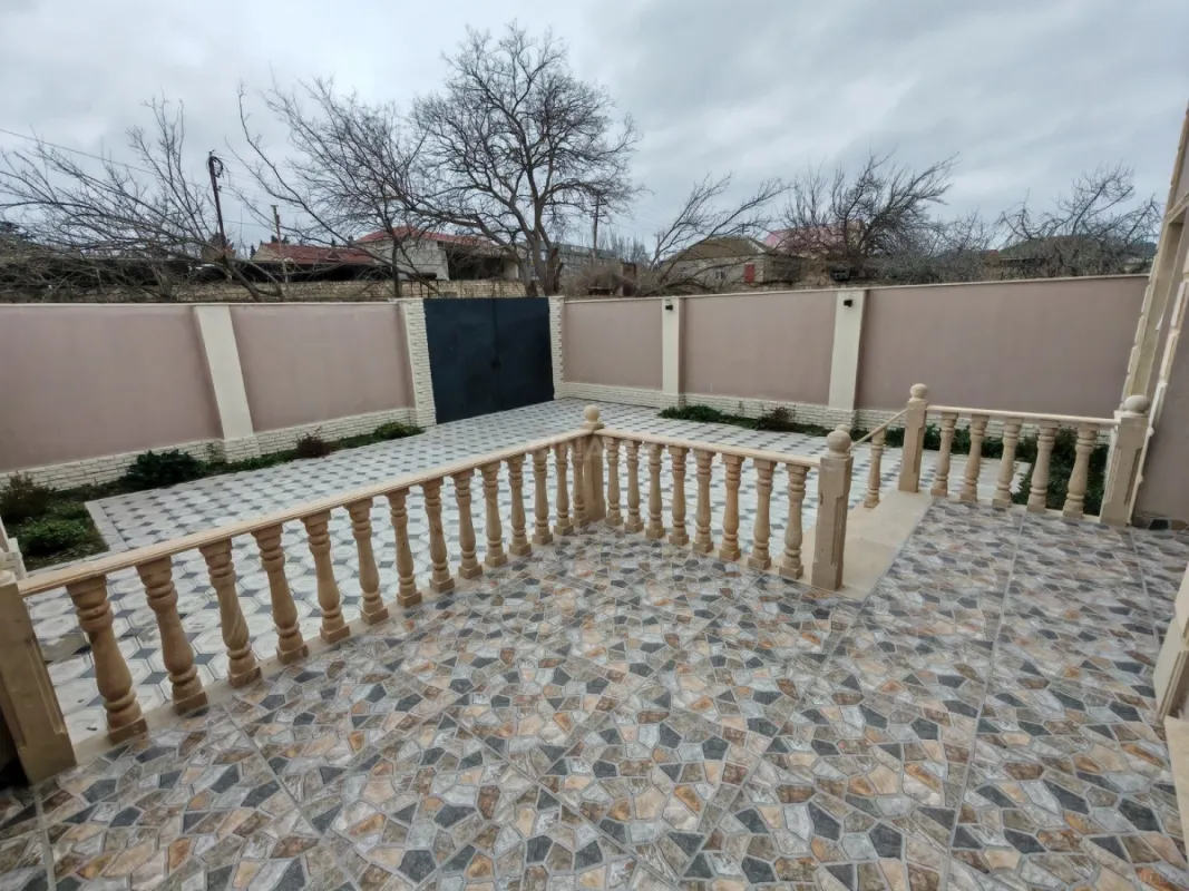 Satılır 5 otaqlı həyət evi 220 m²