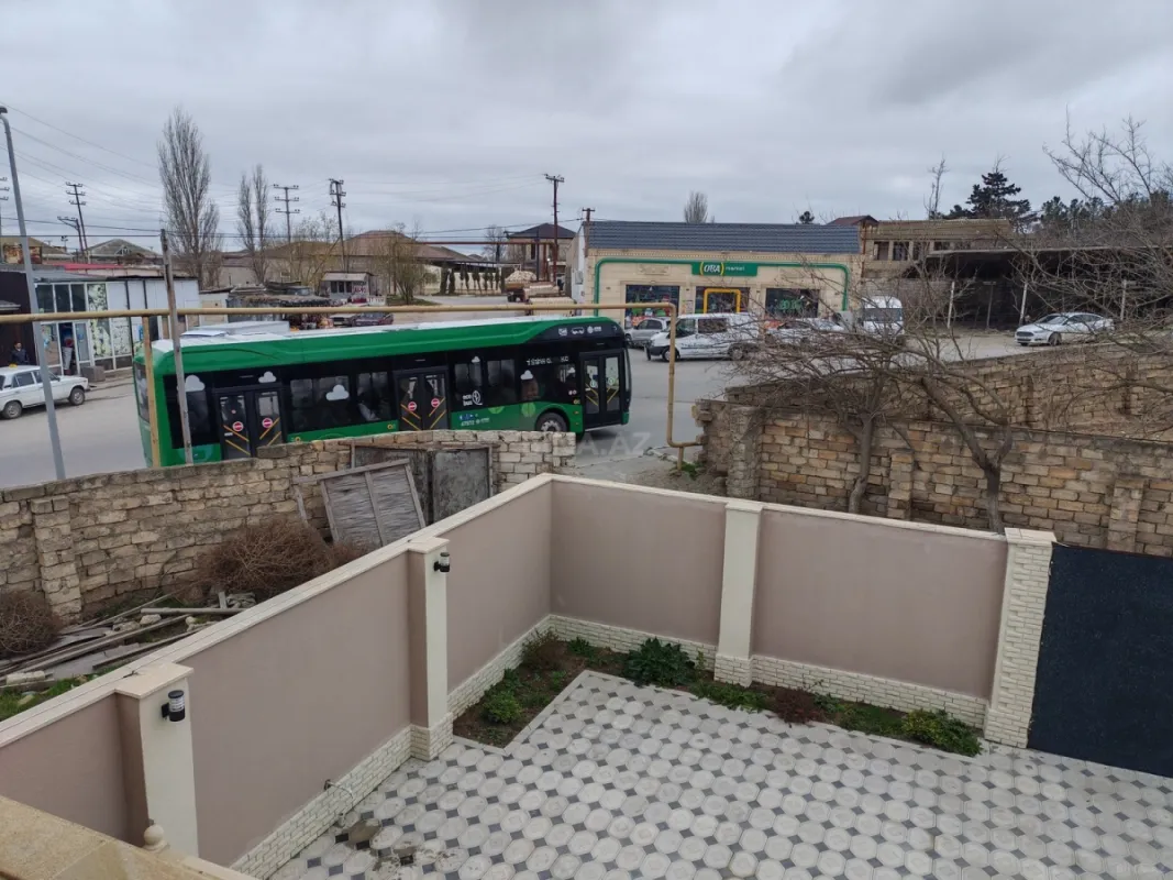Satılır 5 otaqlı həyət evi 220 m²