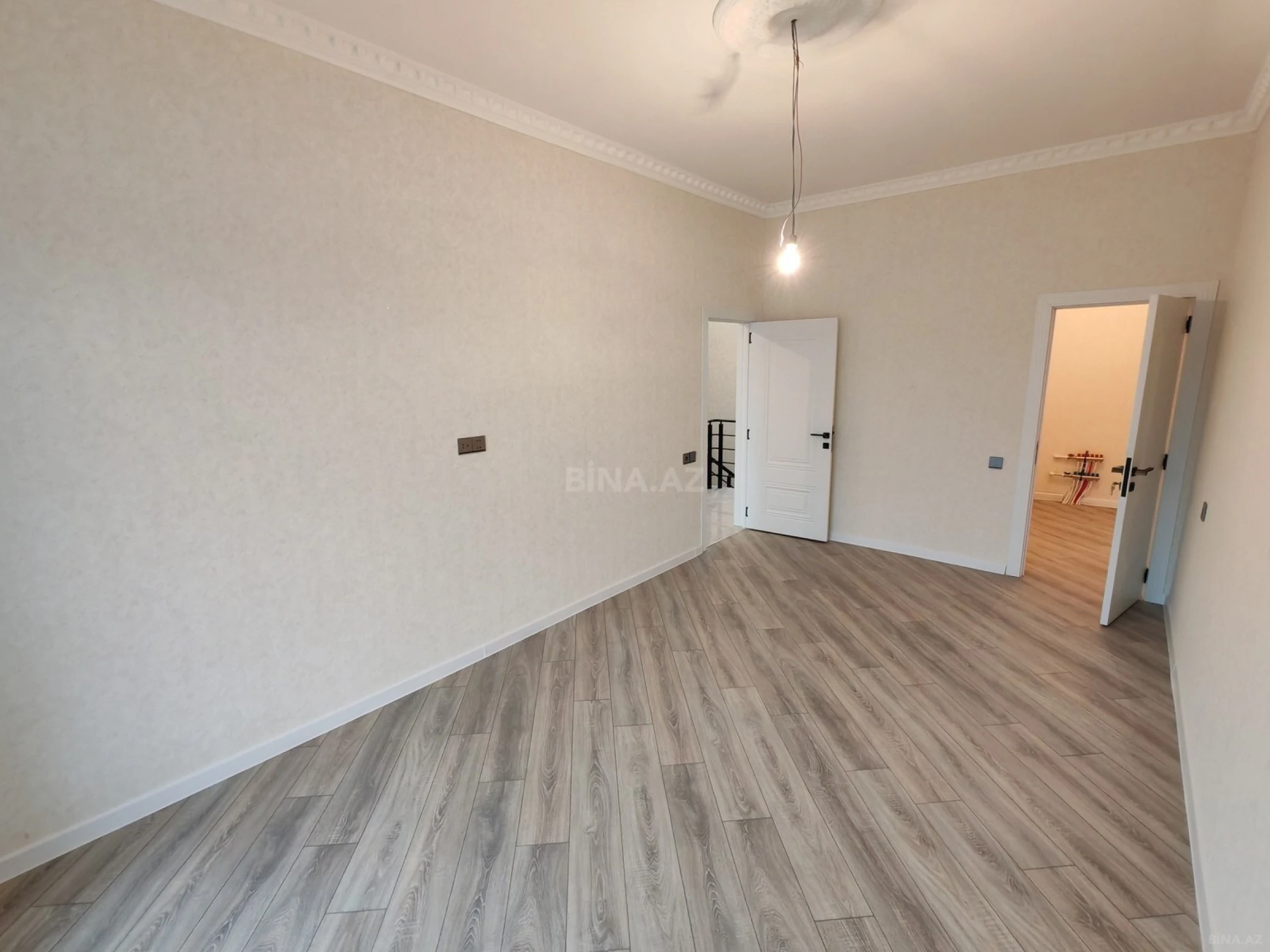 Satılır 5 otaqlı həyət evi 220 m²