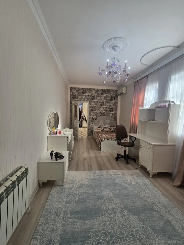 Satılır 5 otaqlı həyət evi 225 m²