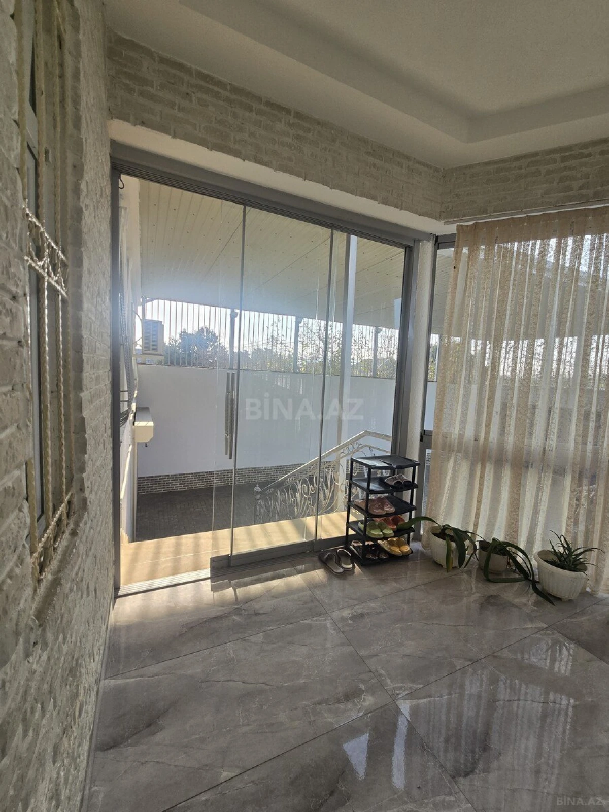 Satılır 5 otaqlı həyət evi 225 m²