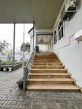 Satılır 5 otaqlı həyət evi 225 m²