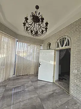 Satılır 5 otaqlı həyət evi 225 m²