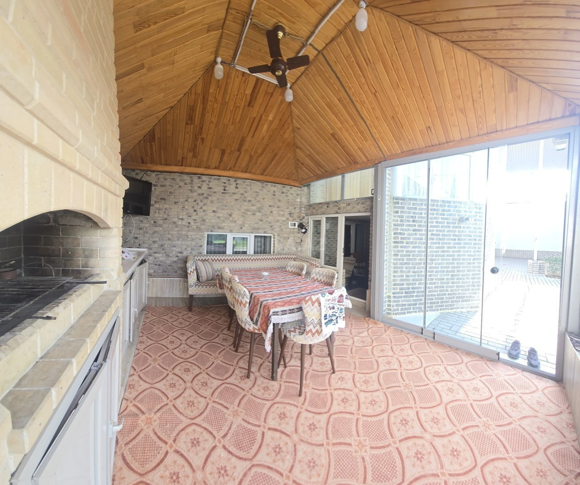 Satılır 5 otaqlı həyət evi 225 m²