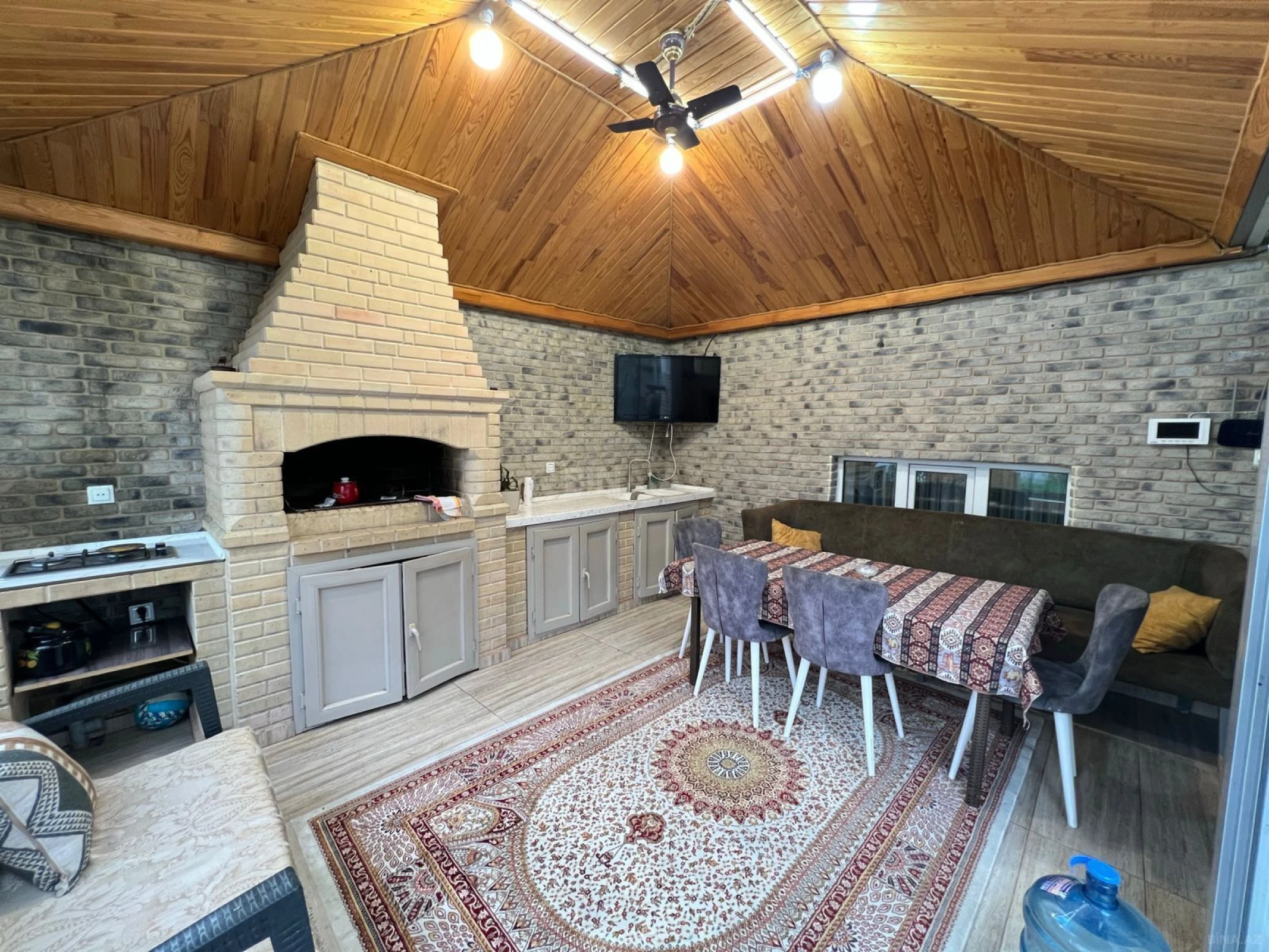 Satılır 5 otaqlı həyət evi 225 m²