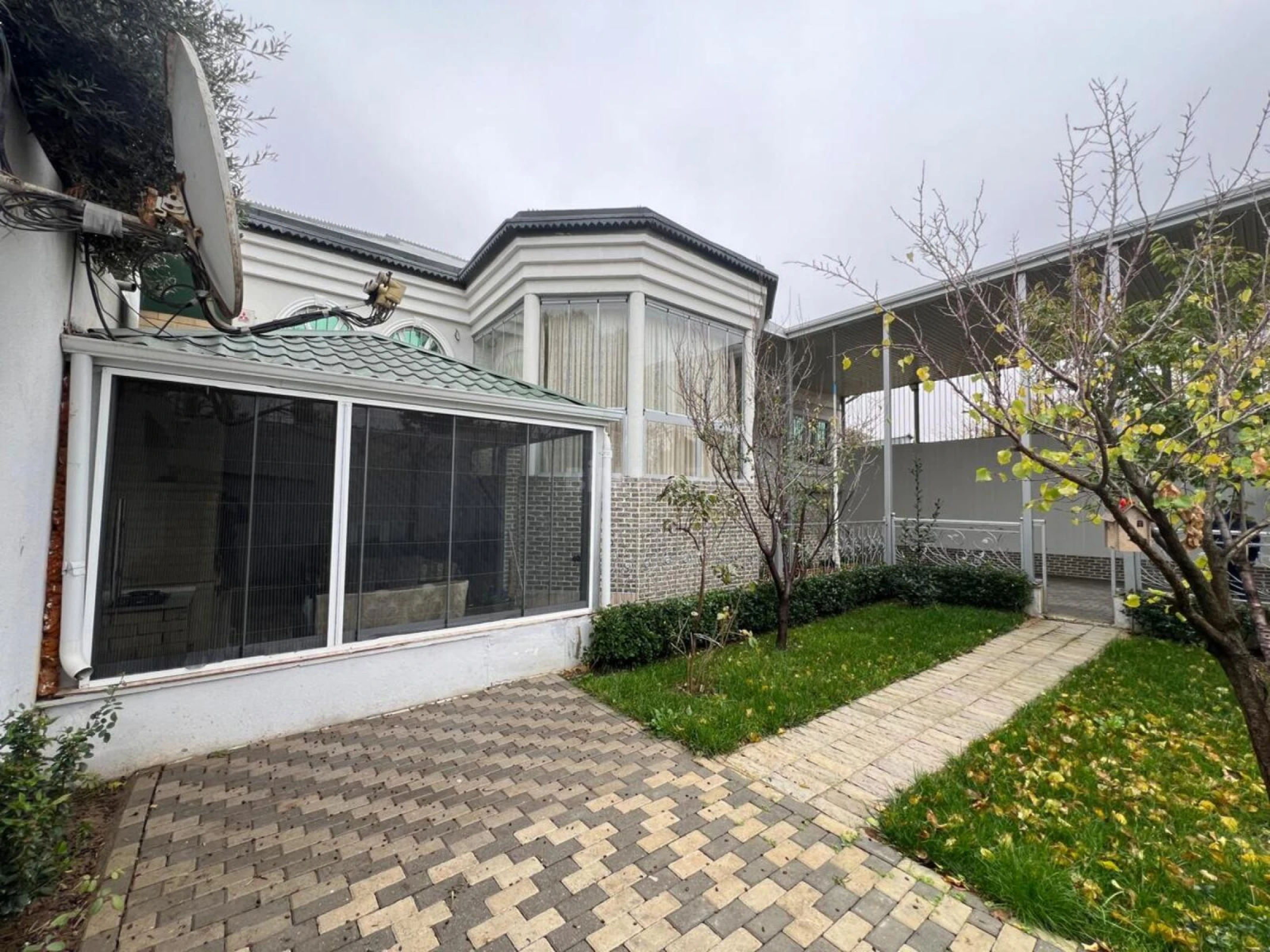 Satılır 5 otaqlı həyət evi 225 m²