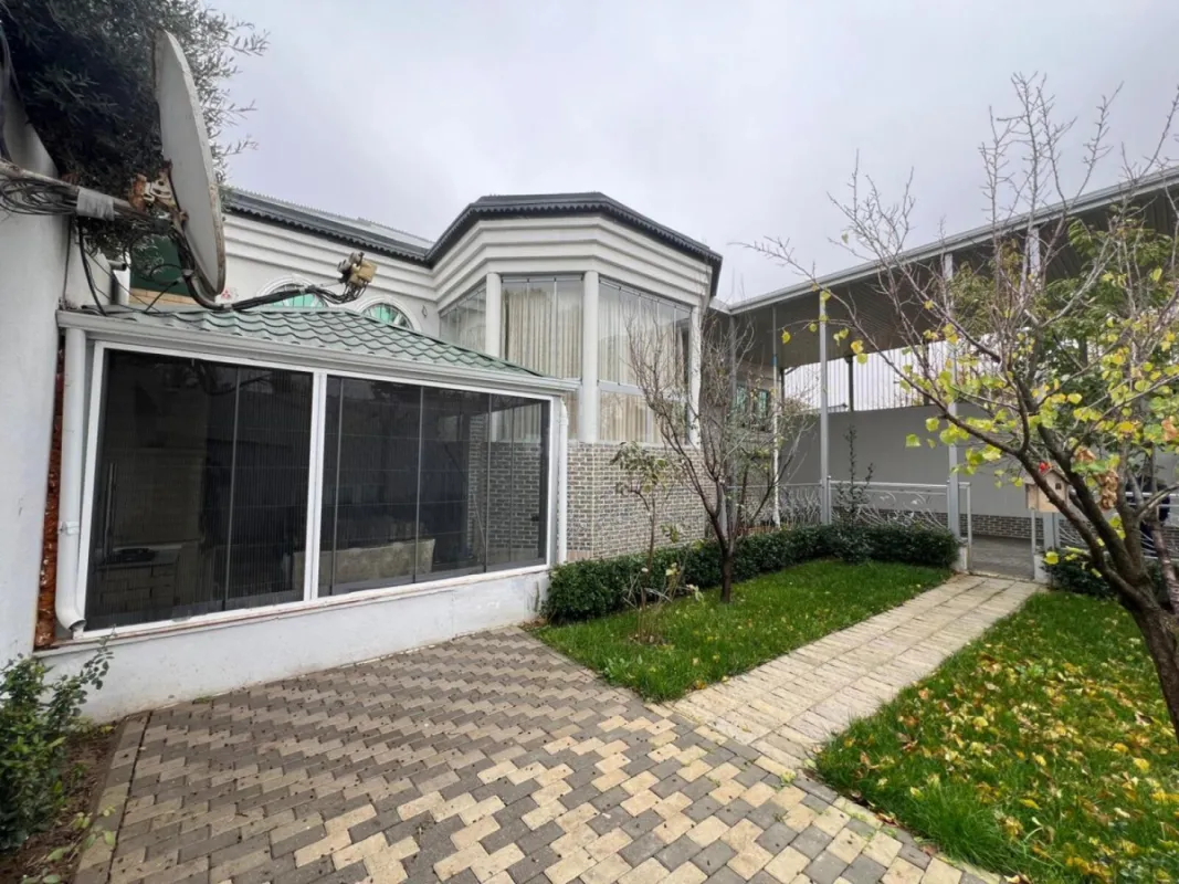 Satılır 5 otaqlı həyət evi 225 m²