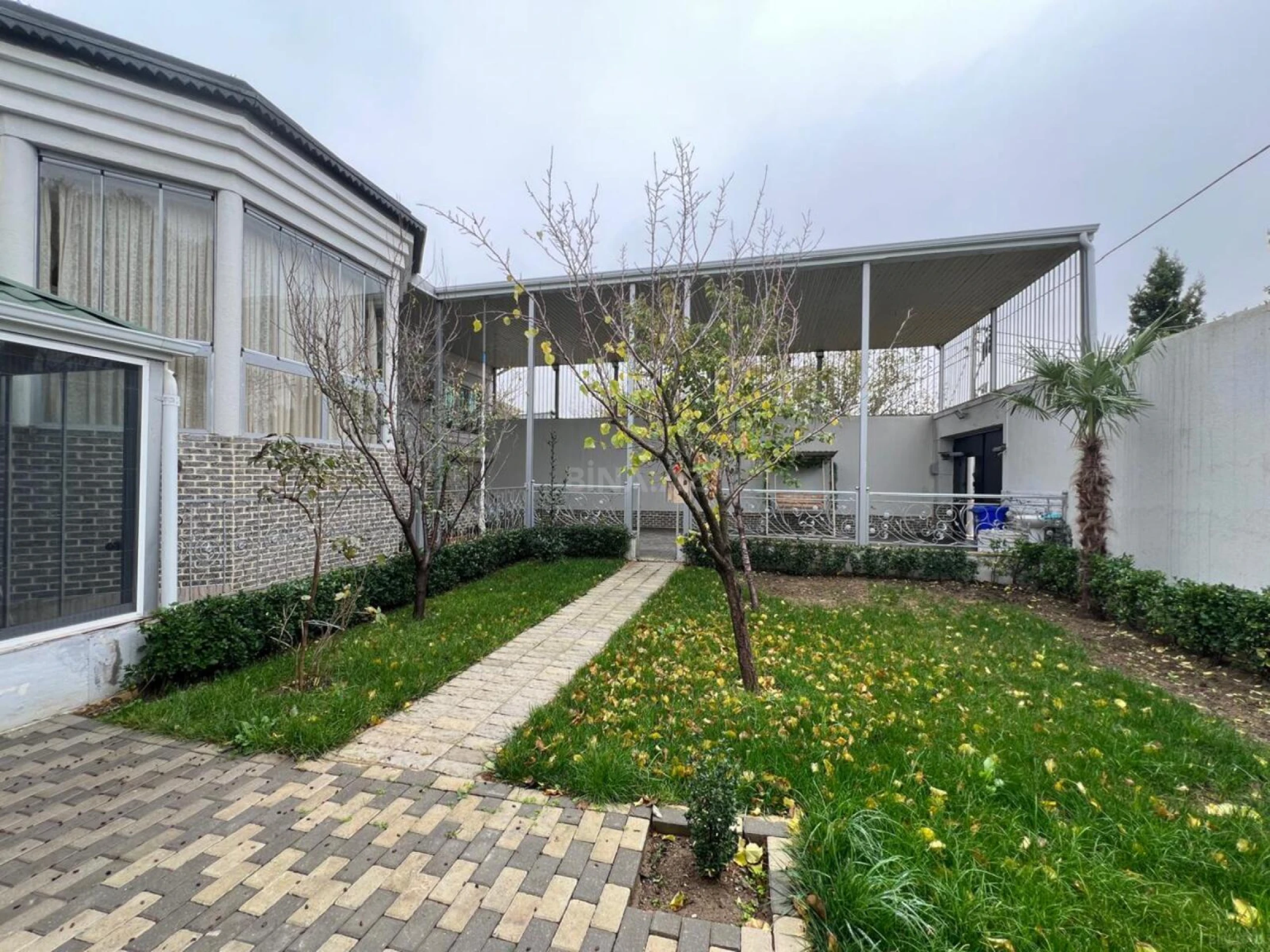 Satılır 5 otaqlı həyət evi 225 m²