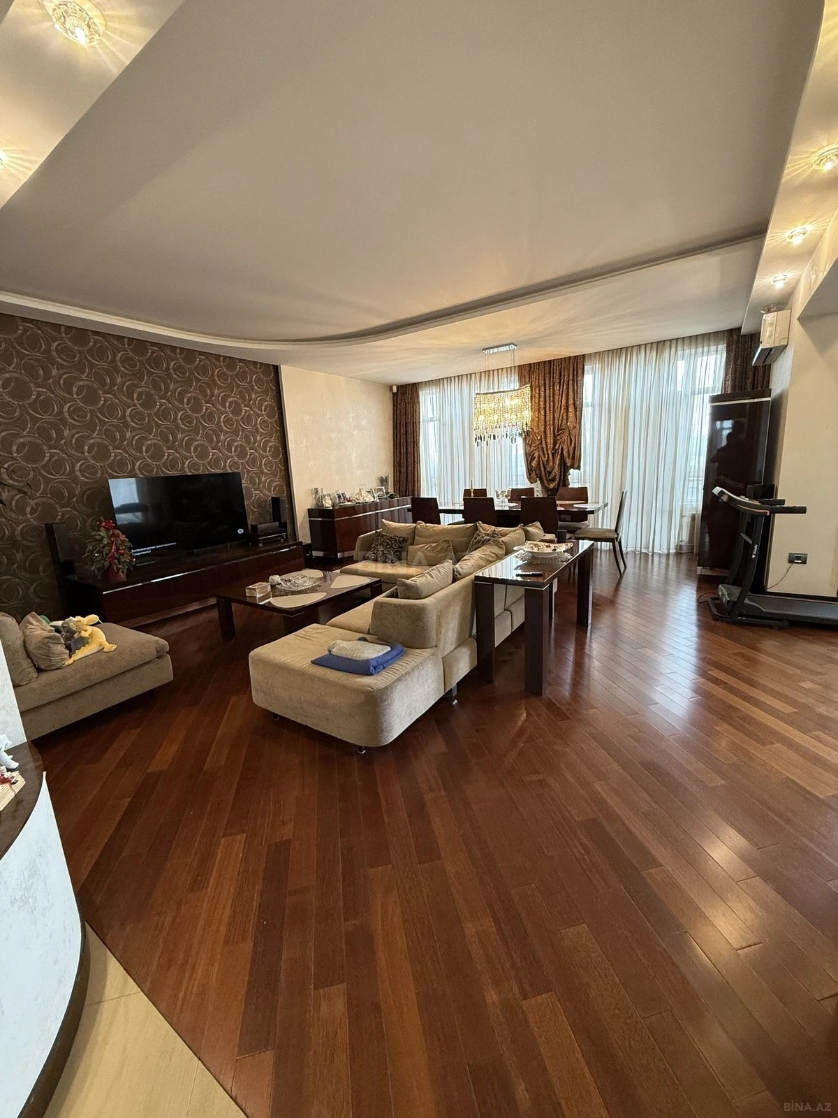 Satılır 4 otaqlı mənzil 178 m²