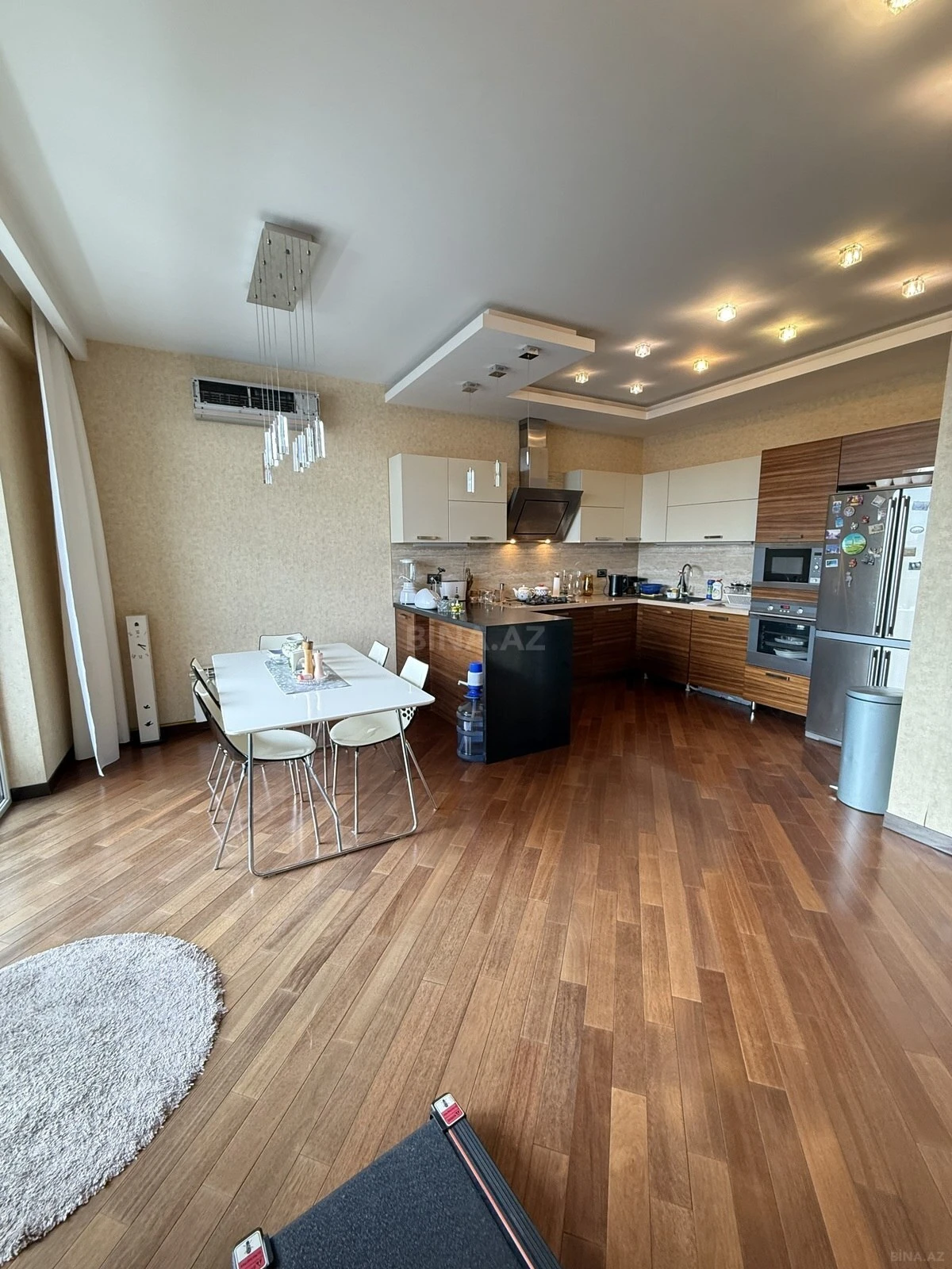 Satılır 4 otaqlı mənzil 178 m²