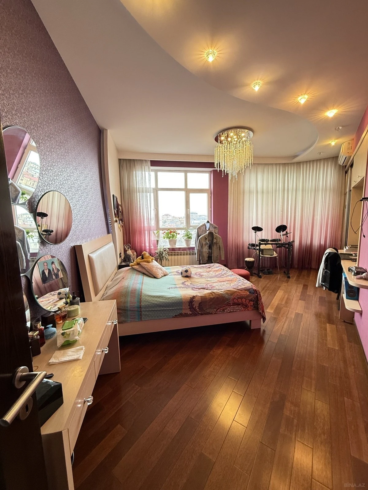 Satılır 4 otaqlı mənzil 178 m²