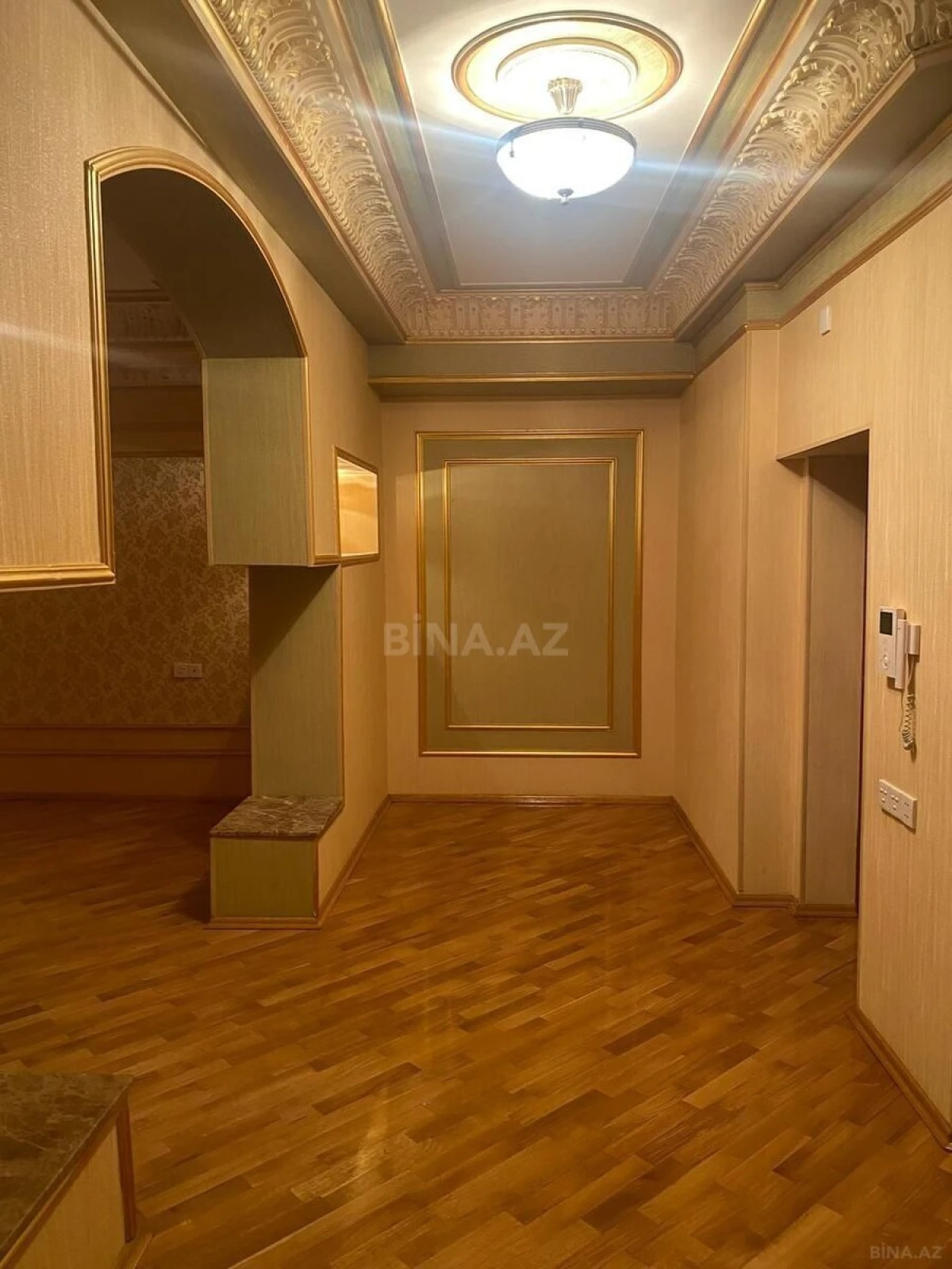 Satılır 5 otaqlı mənzil 250 m²
