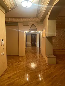 Satılır 5 otaqlı mənzil 250 m²