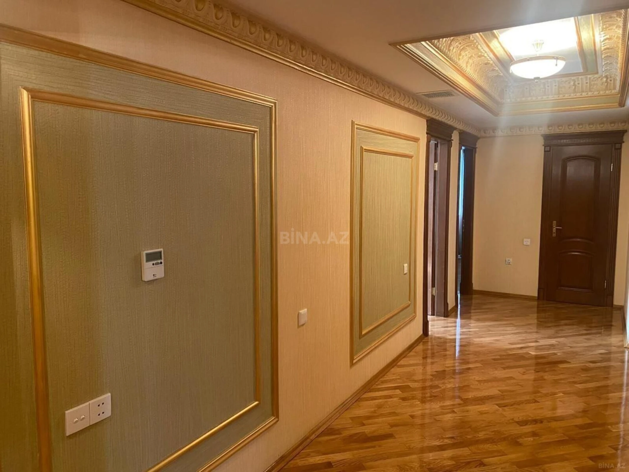 Satılır 5 otaqlı mənzil 250 m²