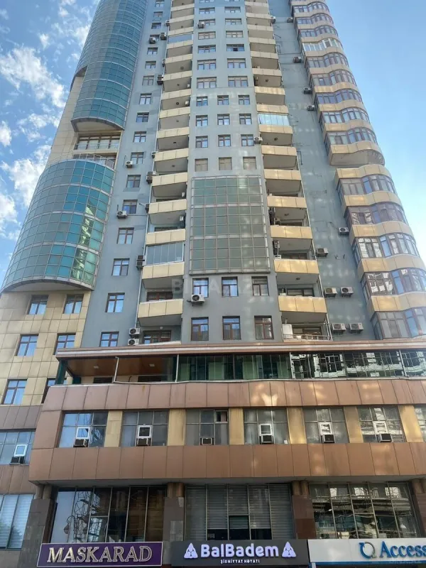 Satılır 5 otaqlı mənzil 250 m²