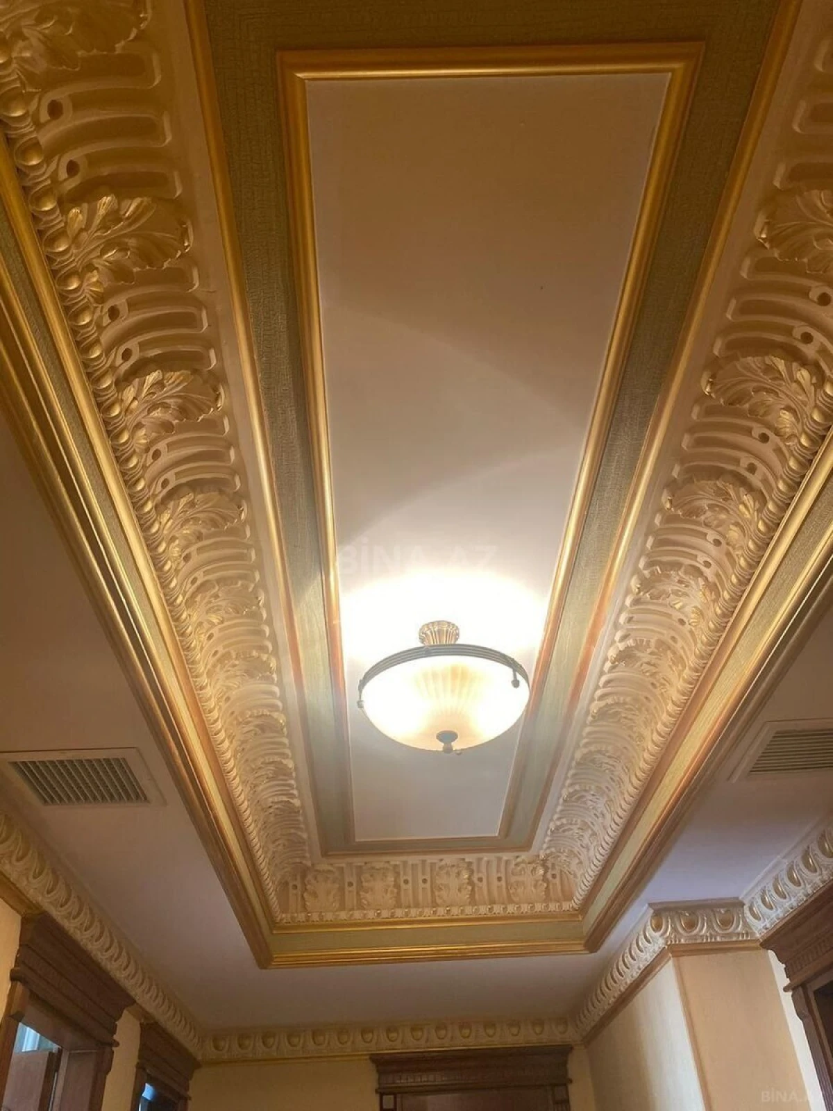 Satılır 5 otaqlı mənzil 250 m²