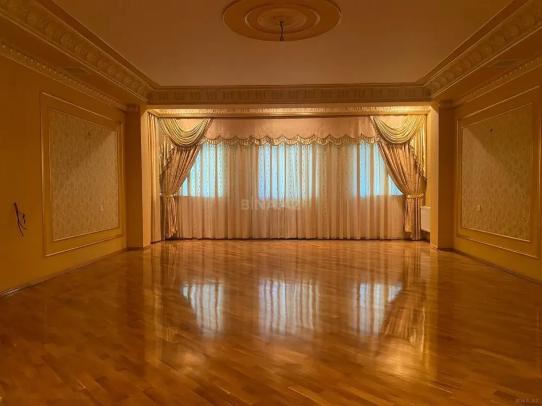 Satılır 5 otaqlı mənzil 250 m²
