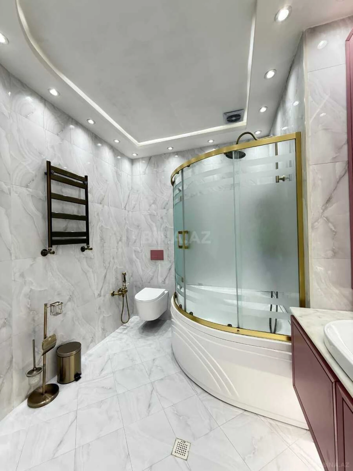 Satılır 3 otaqlı mənzil 127 m²