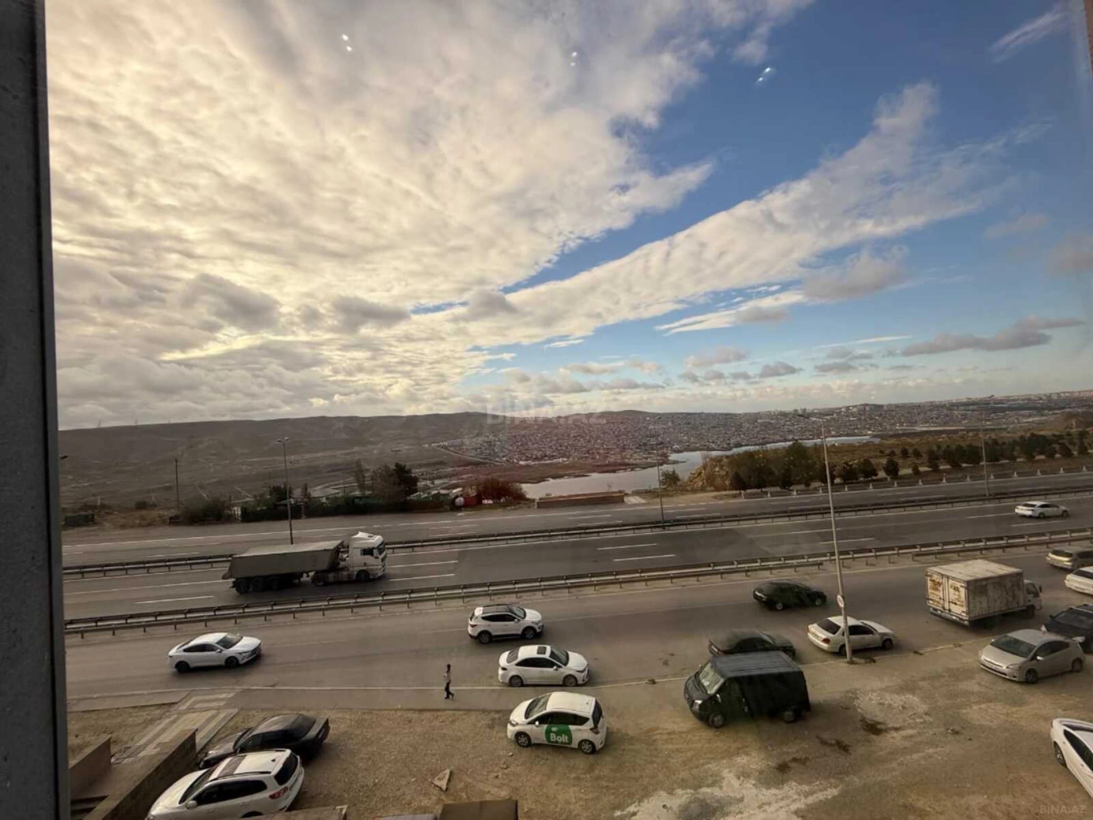 Satılır 3 otaqlı mənzil 127 m²