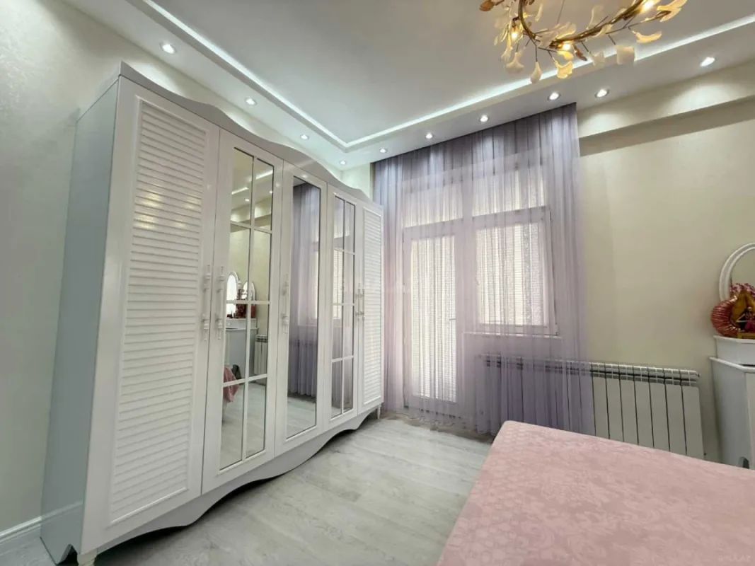 Satılır 3 otaqlı mənzil 127 m²